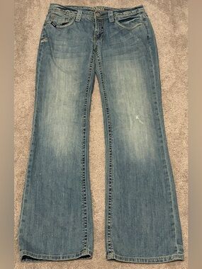 Adiktd Women’s Distressed Bootcut Light Wash Blue Jeans Size 6 Measured 30x33